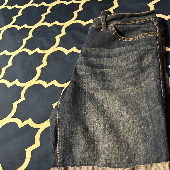 Rolled cuff jean shorts 8 - Picture 3 of 4